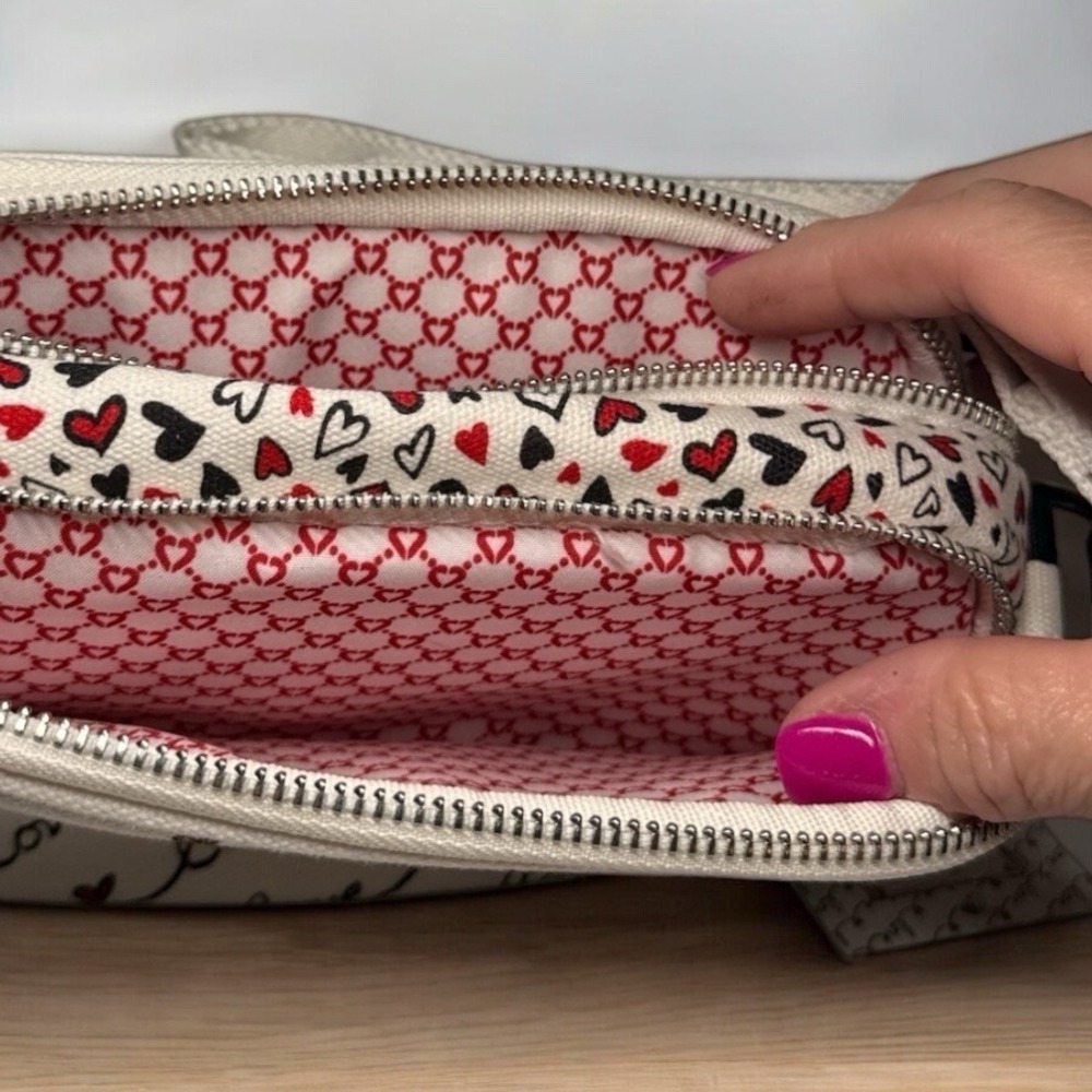 NWT Brighton Love Scroll Canvas Crossbody Bag Purse White Red Black Hearts - Picture 6 of 7